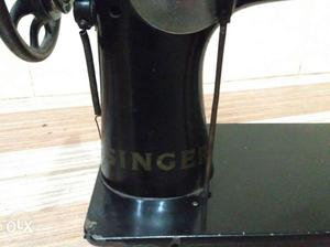 Original SINGER Sewing machine. Full working