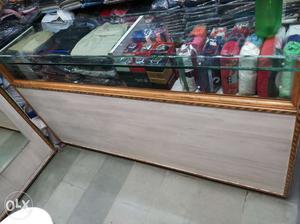 Shop counter in good condition