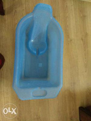 Baby bath tub, suitable for kids from 0 to 1.5