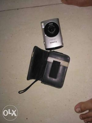 Cannon camera. only case no charger