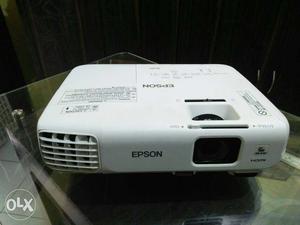 Epson EB-X03 high quality led projector with screen.