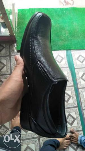 Formal shoe. Black colour. Light weight. Made in