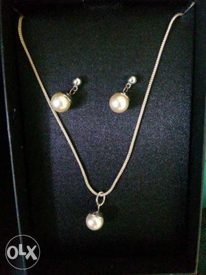 A beautiful set of pearl earrings and necklace.