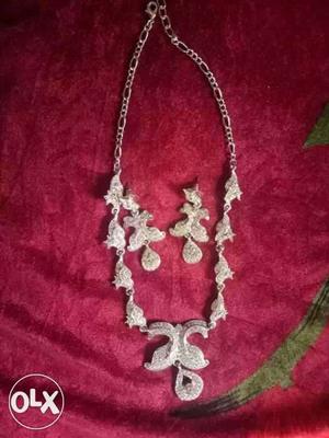 Diamond Embedded Floral Chandelier Necklace With Earrings