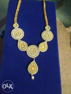 Embellished Yellow And White Rhinestones Gold Necklace