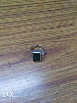 Emerald stone with silver ring