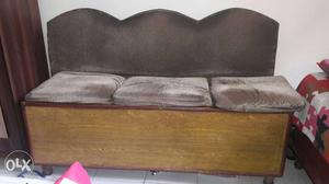 Good condition setti sofa box