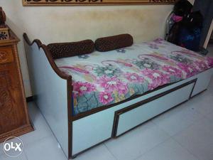 3ft x 6.25 ft bed made from pure saag wood,Home