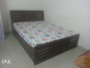 5/6.5 ft queen size bed without mattress. almost