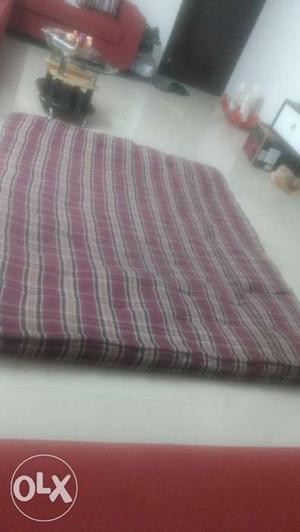 Box type cotton mattress.. want to sell urgently