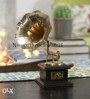 Brown Turntable With Gramophone Table Decor