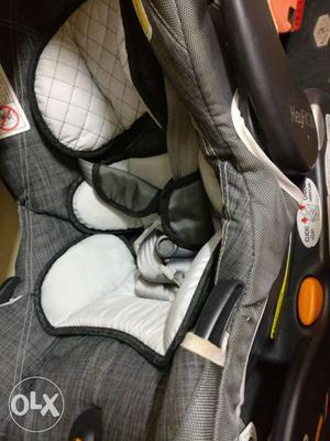 Chicco keyfit 30 car seat for infants.