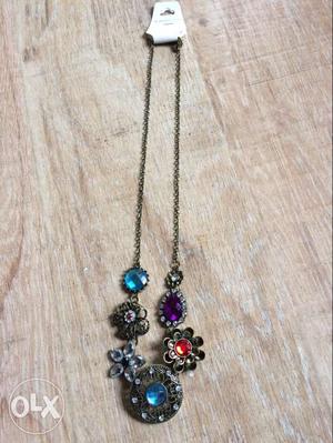 Crystal flowers necklace