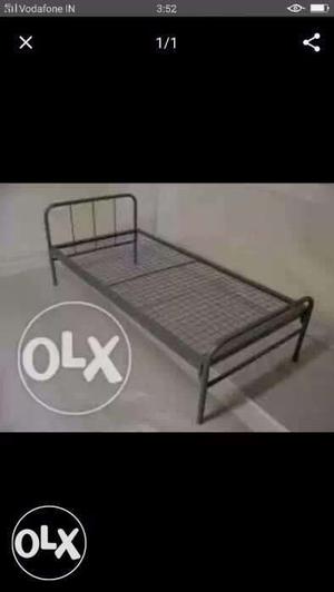 Heavy iron bed.. Detachable foot and head side...