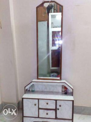 I'm selling my dressing table