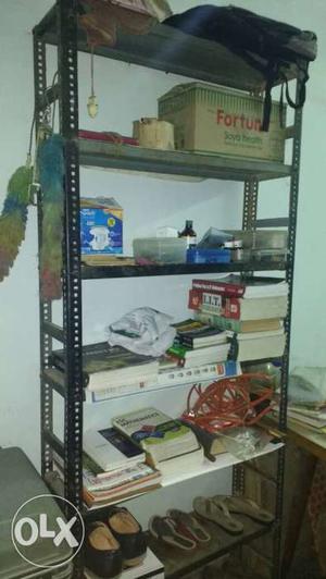 Iron shelf. 6 racks.