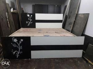 King size 6×6 plybord bed