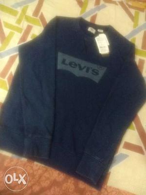Levi's sweatshirt M size it's new and unused two