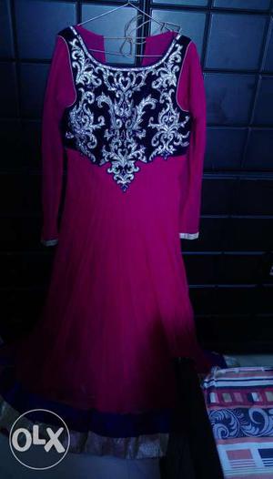 Long gown very nice and the colour combination is