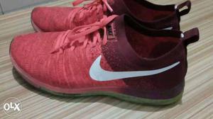 Maroon-and-red Nike Low Top Sneakers