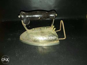 Old Antique iron in working condition Made in England