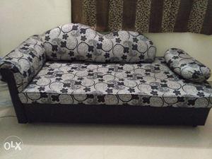 Queen style Diwan set