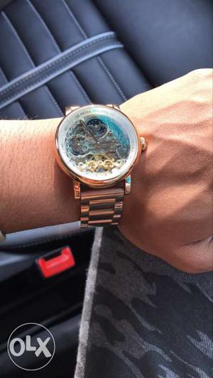 Round Gold Mechanical Watch With Gold Link