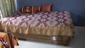 Single bed,brown colored