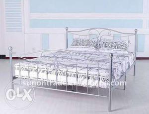 Stainless steel duble bed almost new only five