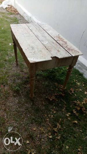 Table very old theakk
