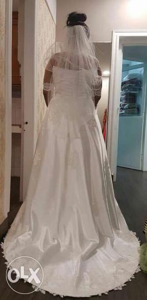 Wedding gown set on rent
