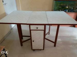 Wooden foldable table. Size 5 × 3 ft
