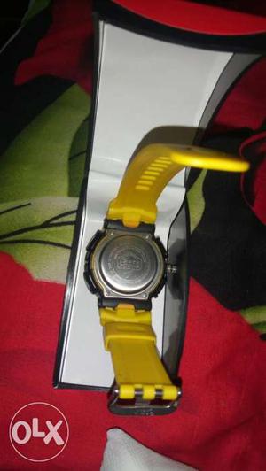 Yellow Strapped Watch With Case