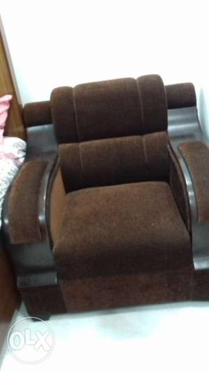 2 Single-Seater sofas in brown velvet upholstery.