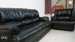 Black Leather Sofa ) Seater Excellent