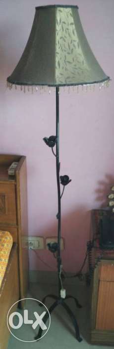 Black Metal Pedestal Lamp With Gray Pagoda Lampshade