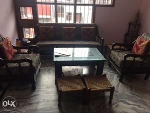 I want to sell my sofa set with middle table