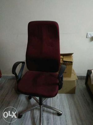 Rotating office chair.in good condition