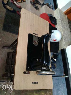 Singer sewing machine for sale, 