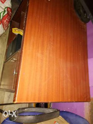 Urgent sell computer table very new condition 6 months old