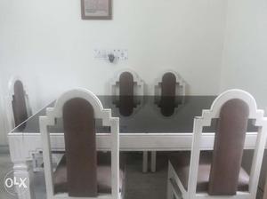 2 year old dinning table with 6 chair. Segwan