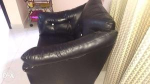 3+1+1 leather sofa is for sale