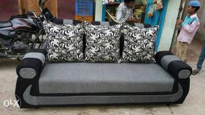 5 setting Gray And Black Sofa With Throw Pillows