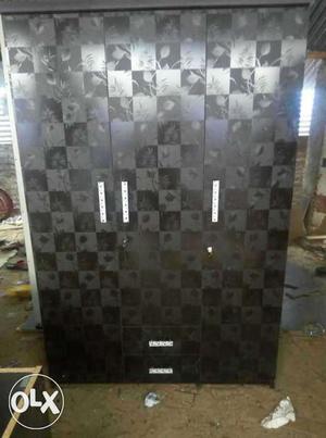 Black wooden 4×6 almira 3 door