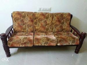 Brand new sofa of ,no torn nor dirt...negotiable