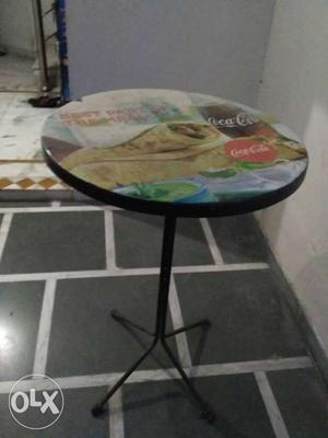 Cafe standing table for commercial use