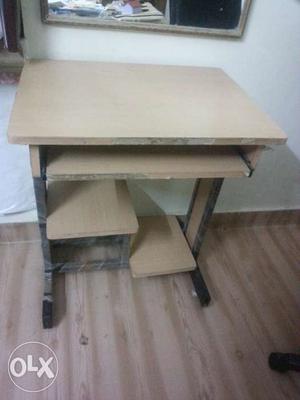 Computer table - Good condition