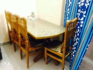 Dinning table.. 6 mnts used..