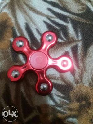 It's a metal body fidget spinner n one extra ball