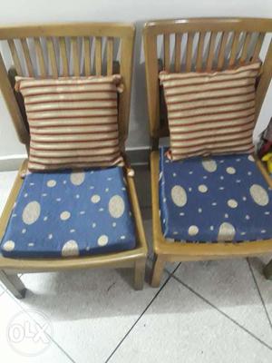 Set of 4 chairs with cusions and setties in very